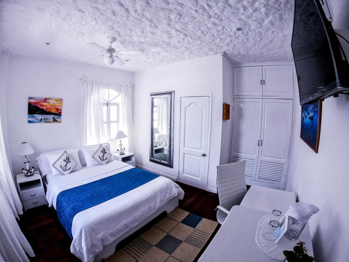 Hotel Angermeyer Waterfront Inn 푸에르토아요라 외부 사진