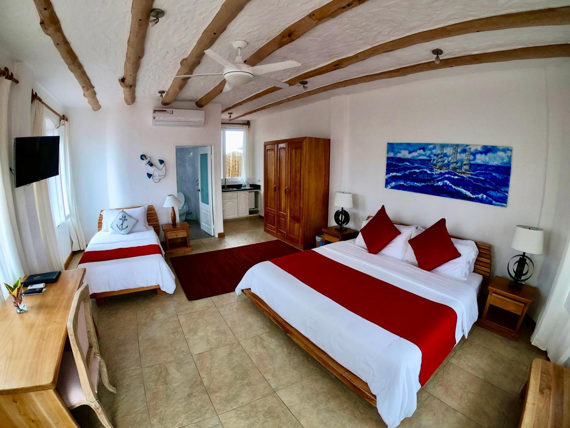 Hotel Angermeyer Waterfront Inn 푸에르토아요라 외부 사진