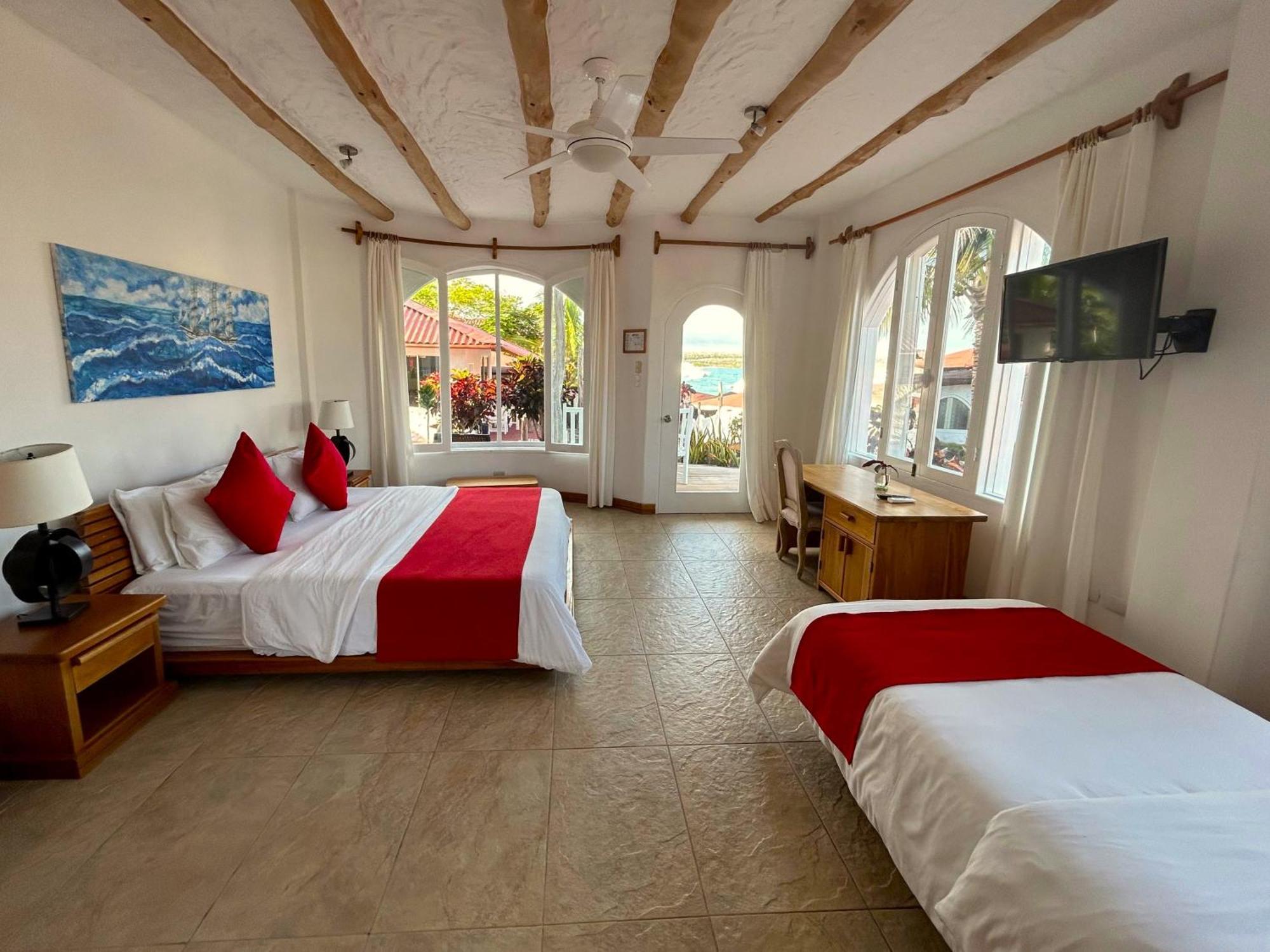 Hotel Angermeyer Waterfront Inn 푸에르토아요라 외부 사진